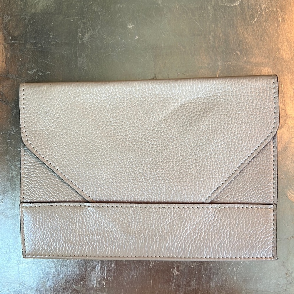 Raika bone textured leather photo envelope/accommodates 4” x 6” photos - NWT